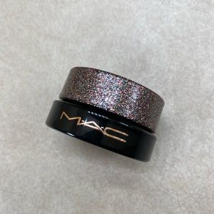 MAC Spellbinder Eye Shadow in shade Stairs to the Stars